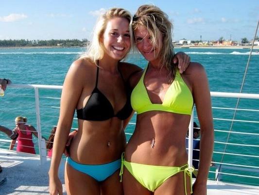 Bikini Babes – Lerne meine Mutter kennen