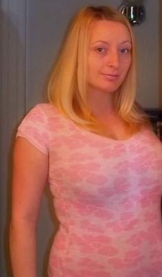 MILF rubia de al lado con grandes tetas!