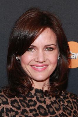 Carla Gugino — обтягивающий леопардовый наряд