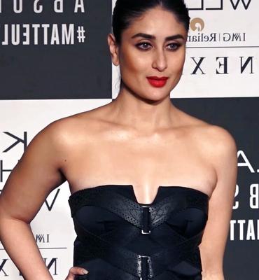 Kareena Kapoor – Atemberaubender indischer Bollywood-Star in einem schwarzen Kleid