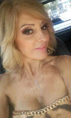 Una estrella porno amateur MILF XD