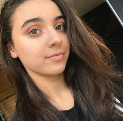 Peituda adolescente universitária Marissa para degradar sem limites