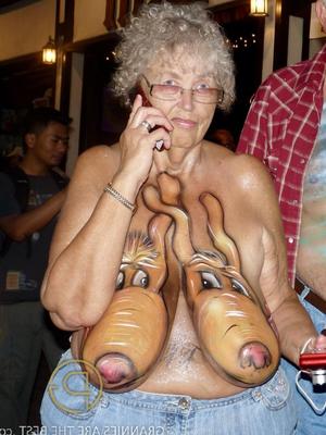 pintura de tetas de abuelita