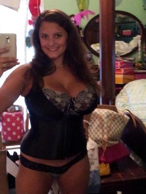 Selfpics de salope aux gros seins et aux gros seins