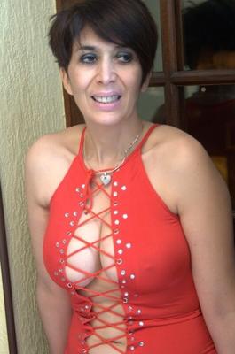 Puta madura sexy con tetas increíbles