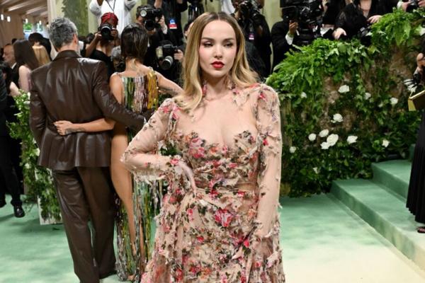 Dove Cameron - assiste au Met Gala le 6 mai 2024 à New York