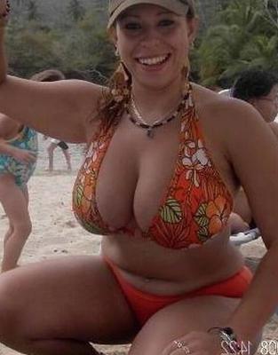 Sujetadores de bikini regordetes muy bien llenos