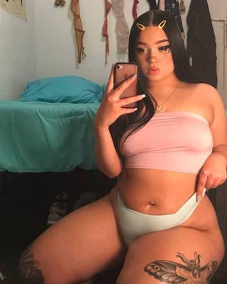 Zena Sativa - Thick Instagram Model