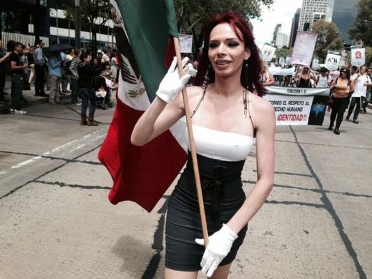 DESFILE TRANS NA CIDADE DO MÉXICO