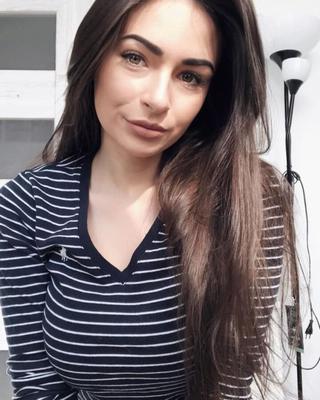 Komm zu meiner sexy Freundin Adrianna