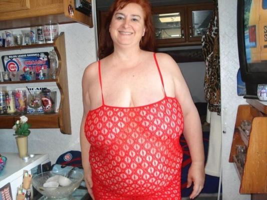 BBW rousse mignonne avec des seins incroyables