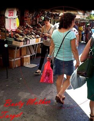 MÈRE AUX BUSTES RUE