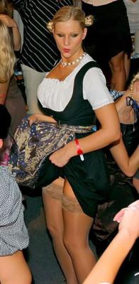 Fesche Madln im Dirndl zum Zweihunderteinundachtzigst`n