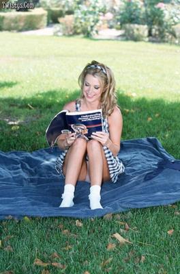 Sydney Moon - Reading in the Park