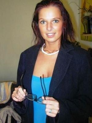 Catherine - Brune aux gros seins