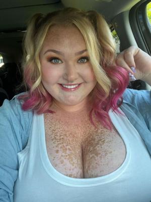 Kait Freckles  (Amateur BBW)