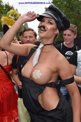 Micaela Schäfer – Topless au Christopher Street Day à Be