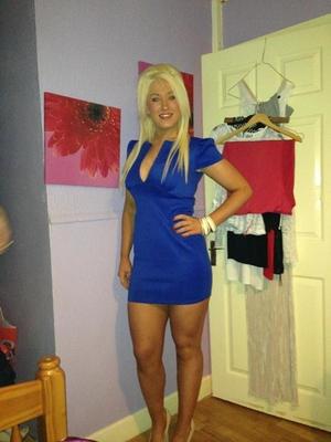 Lynsey une chatte de salope bimbo chav potelée que je dois briser sexuellement