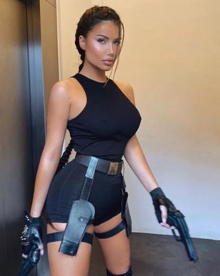 nova Lara Croft e Mulher-Gato