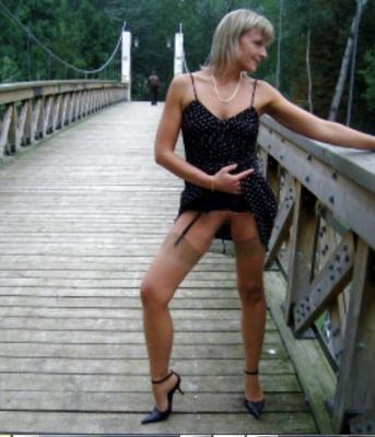 Slutty exhib legs outdoor