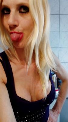 Verbrauchte BlondinenHure Blonde MILF Salope