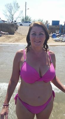 MILF anglaise en bikini joli corps.