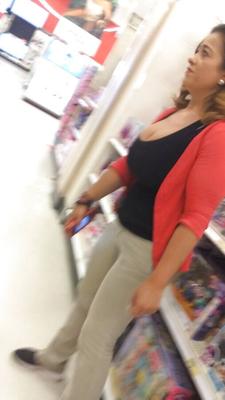 Candid Big Busty MILF Shopper