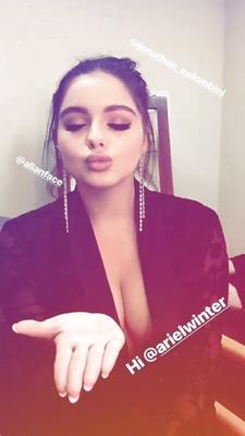 Ariel Winter Belle vue sur le décolleté