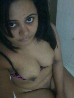 Esposa sexy india exponiendo sus tetas