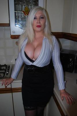 Busty British mature Toni