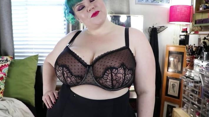 F Titty BBW essaie des soutiens-gorge