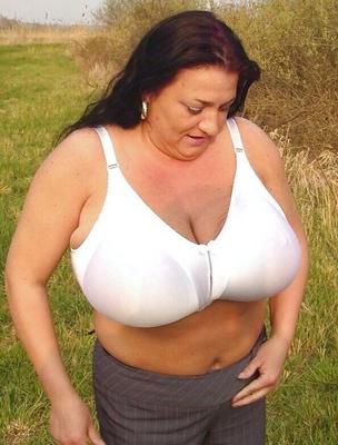 Beefy bras on beefy mature ladies