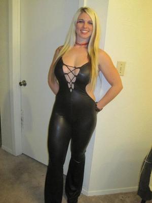 thick big tit blonde raver bitch