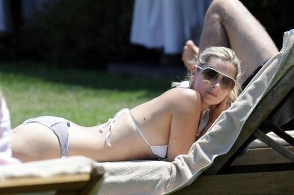 Louise Redknapp (Nurding) Bunda Tetas Pernas Biquíni Celebridade Britânica