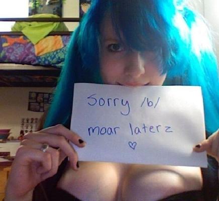 Blauhaariges Amateur-Camgirl