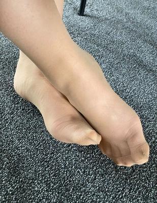 Her sexy size  feet