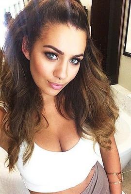 HOLLY PEERS Große Titten Brüste Göttin SELFIE QUEEN