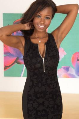 Jezabel Vessir y su vestido negro