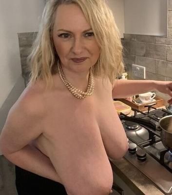 Gilf Énormes Seins Blonde UK Pute Légende Annabell