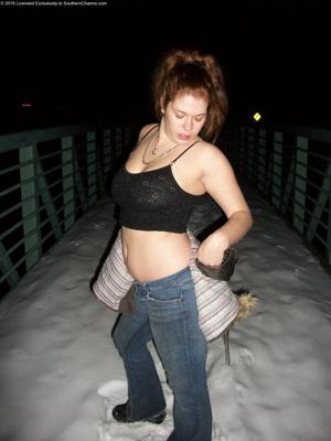 Julie caliente en la nieve