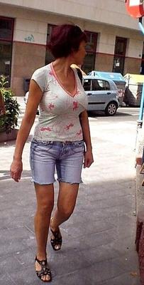 Milf con buenas tetas de Silicona