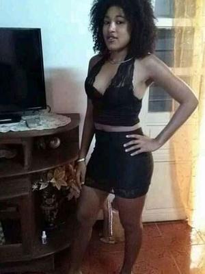 CLAUDINE, SALOPE DE 20 ANS DE MADAGASCAR