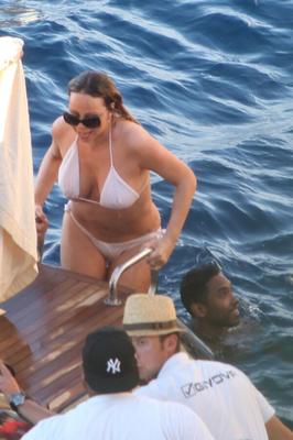 Mariah Carey im weißen Bikini