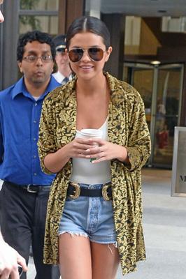 Selena Gomez Out in New York pokies and nipples