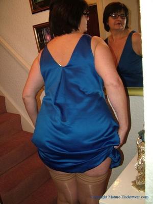 Tante Mandy avait l'air si baisable dans sa nouvelle robe bleue