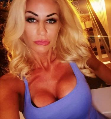 BLONDE MILF