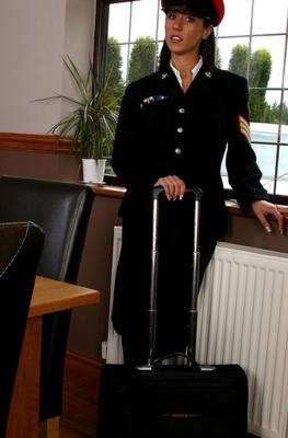 Kelly - MILF tetona en uniforme