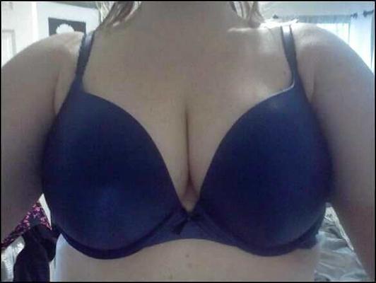 Selfies blondes aux gros seins