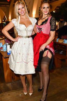 Fesche Madln im Dirndl zum Dreihundertachtzigste`n