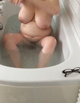 Bañando a su novio